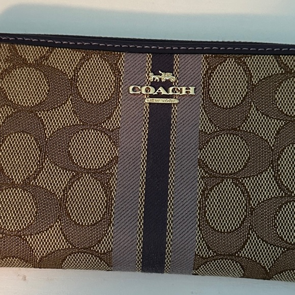 Coach Charlie Medium Signature Jacquard Backpack with Matching Wallet - Picture 8 of 8